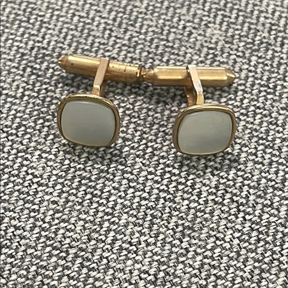 Krementz Other - Vintage Krementz Mother of Pearl Cuff Links